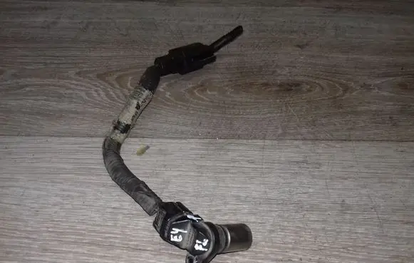 Volvo V70 Camshaft position sensor 30713485