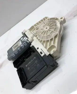 Volkswagen PASSAT B6 Front door window regulator motor 1K0959702 981239104 981675111