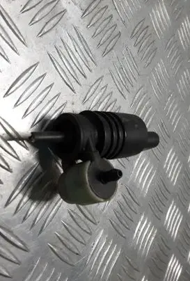 Mercedes-Benz B W245 Windscreen/windshield washer pump 2048660221