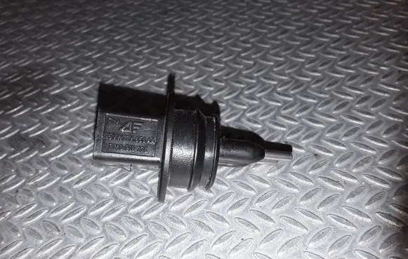 Volkswagen PASSAT B5.5 Coolant level sensor 7M0919376