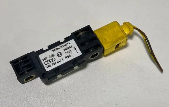 Audi A3 S3 8P Airbag deployment crash/impact sensor 4B0959643E
