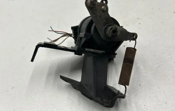 Volkswagen II LT Valve vacuum 9013011640