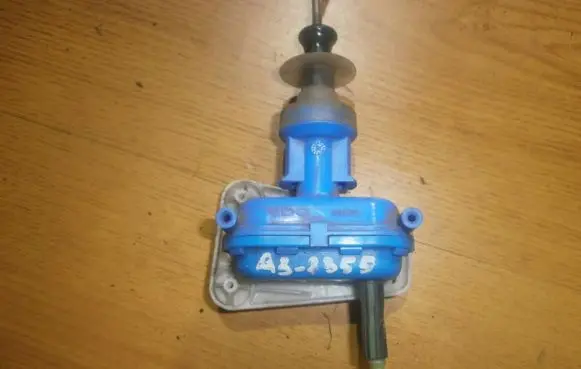 Audi 80 90 B3 Central locking vacuum pump 893862123