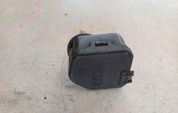 Volkswagen PASSAT B5.5 Headlight level adjustment motor 1J0941295C