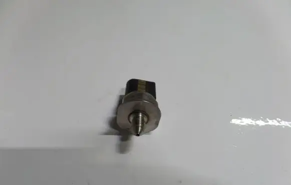 BMW 3 E90 E91 Fuel main line pipe 7537319