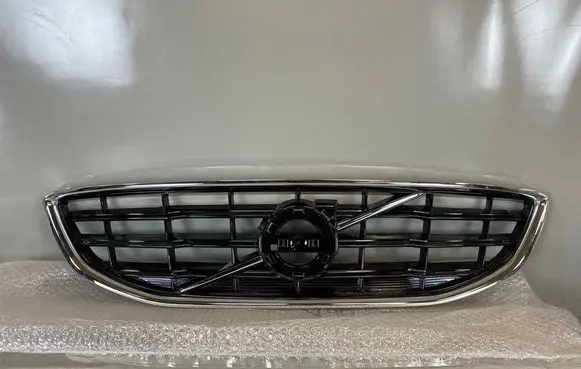 Volvo V40 Front bumper upper radiator grill 31283762