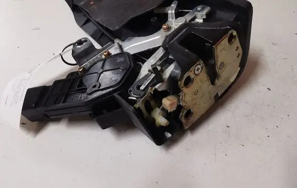 Toyota Avensis Verso Rear door lock RH370R
