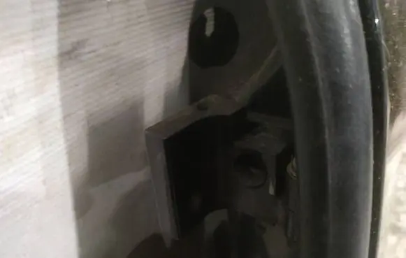 Volkswagen Touareg I Rear door lower hinge