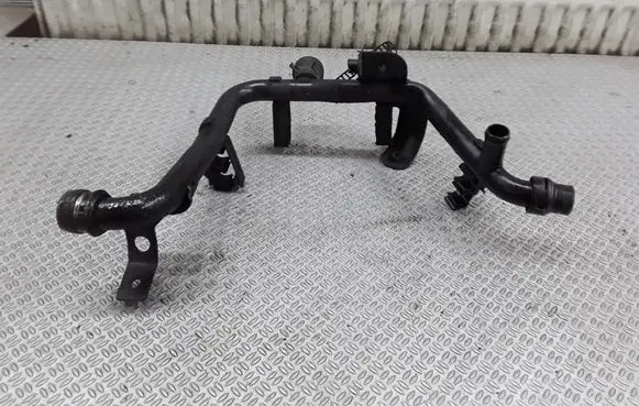 Volkswagen PASSAT B5.5 Engine coolant pipe/hose