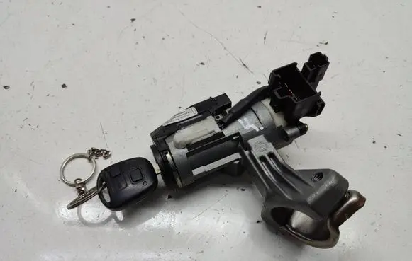 Toyota Corolla E120 E130 Ignition lock 45020024