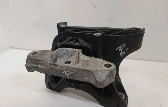 Peugeot Rifter Engine mount bracket