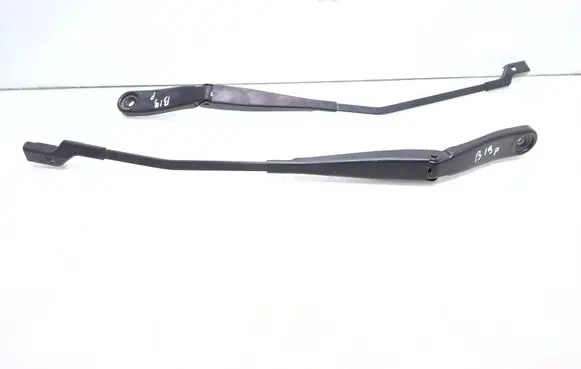 Volvo V60 Front wiper blade arm 30753509 30753508