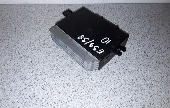 BMW 5 E39 Tow bar trailer control unit/module 61358352406 8352406