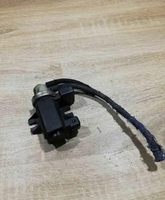 BMW 5 E60 E61 Turbo solenoid valve 7793032 70018200