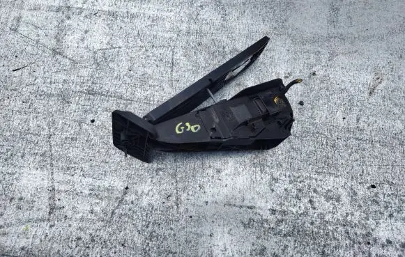 BMW 5 G30 G31 Accelerator throttle pedal 6859999 21490710