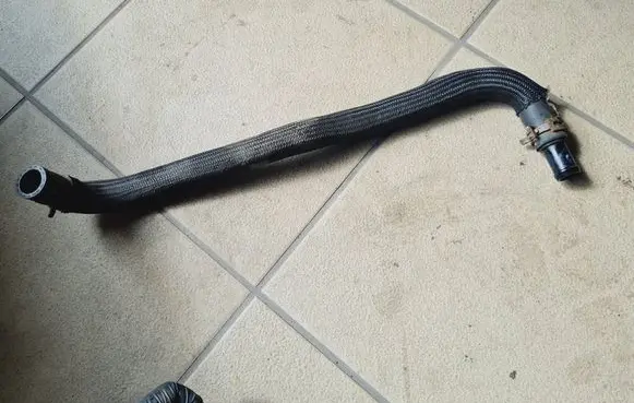 Nissan Leaf I (ZE0) Electric car engine cooling hoses/pipes 