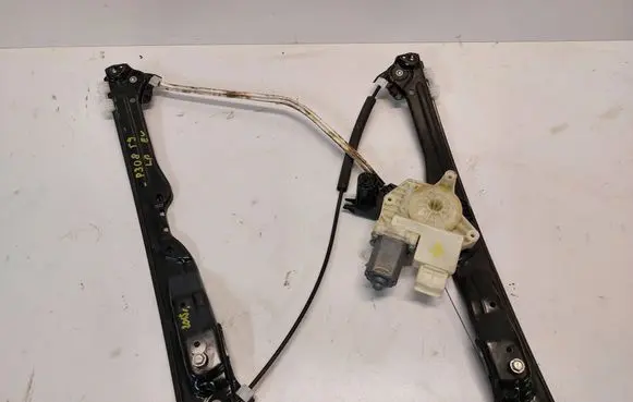 Peugeot 308 Front door window regulator with motor 122424