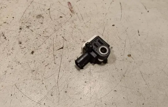 Mercedes-Benz CLA C117 X117 W117 Airbag deployment crash/impact sensor A1668210151