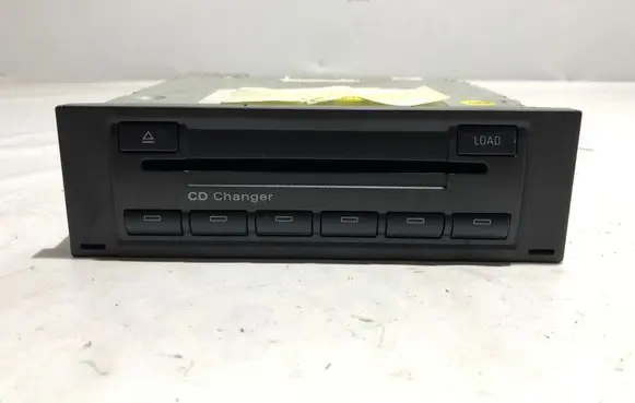 Audi A4 S4 B7 8E 8H CD/DVD changer 8E0035111D