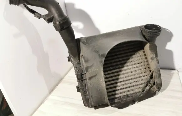 Volkswagen Touareg I Intercooler radiator 7L0145803A