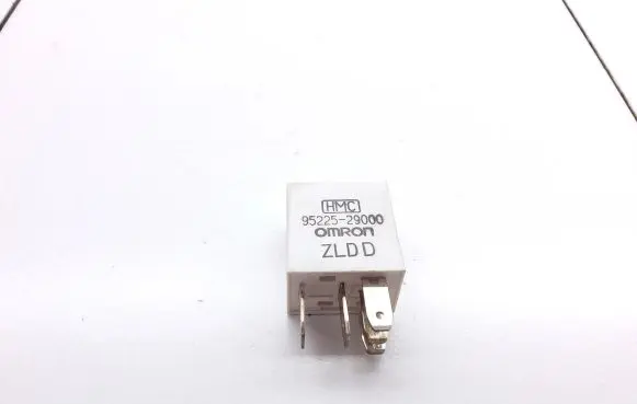 KIA Carens I Other relay 9522529000