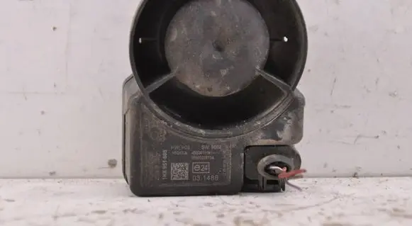 Volkswagen PASSAT B6 Horn signal 1K8951605