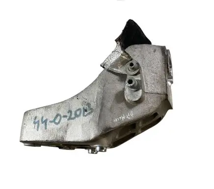 Engine mounting bracket