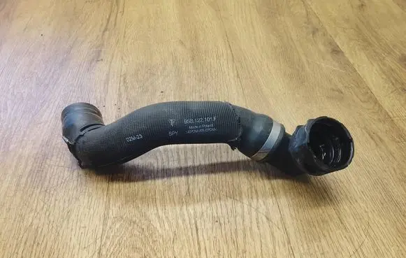 Porsche Macan (95B) Engine coolant pipe/hose 95B122101F