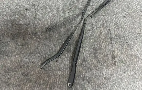 Ford Transit Courier Front wiper blade arm