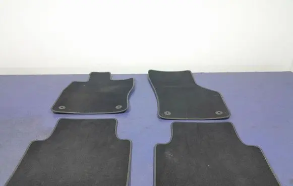 Skoda Superb B5 (3U) Front floor carpet liner 3V1863011