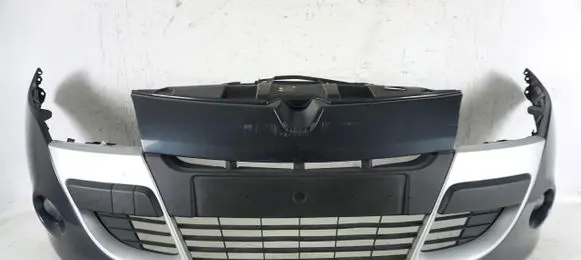 Renault Megane III Front bumper uszk