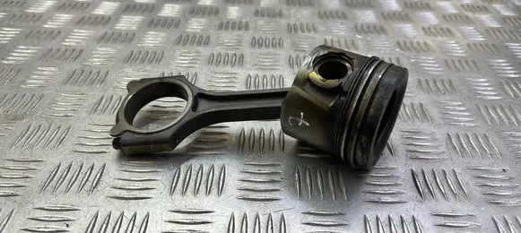 KIA Sportage Piston with connecting rod