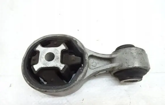 Engine mount vacuum valve
