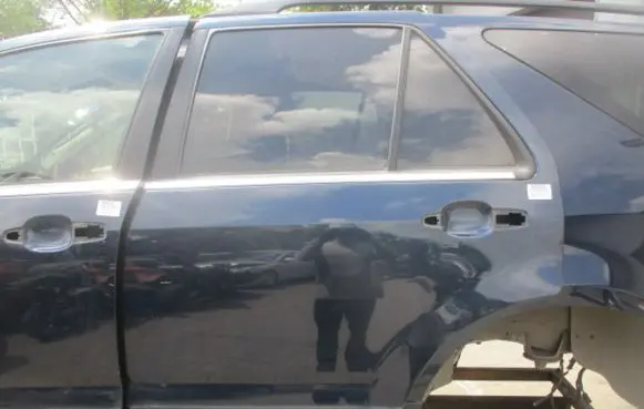 Cadillac SRX Rear door