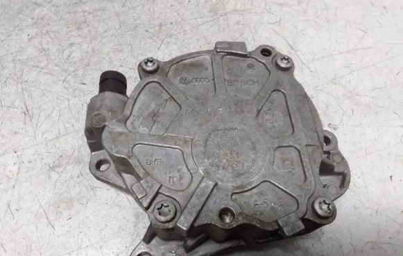 Volkswagen Tiguan Vacuum pump 03L145100
