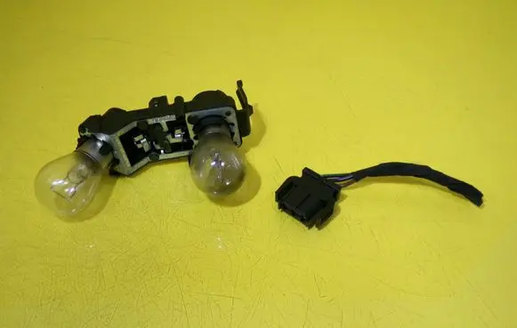 Seat Leon (1P) Tail light bulb cover holder 1P0945257B 98207100