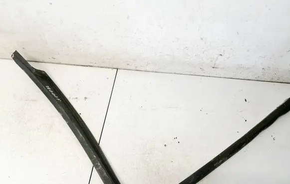 Ford Focus C-MAX Front door glass trim molding 