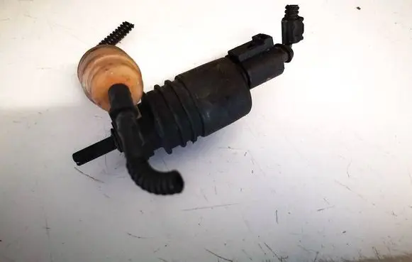 Volkswagen Golf IV Windscreen/windshield washer pump