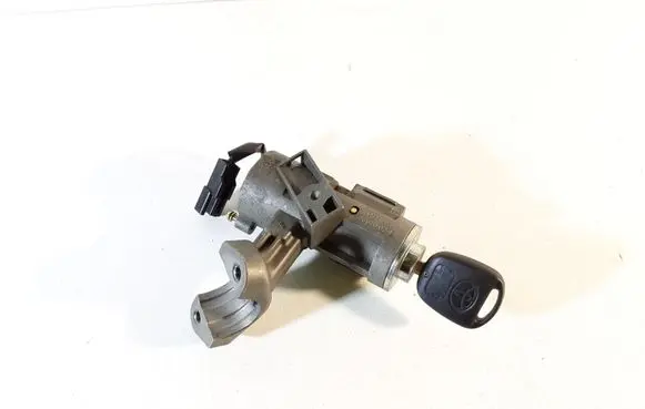 Toyota Corolla E120 E130 Ignition lock 45020024 252D2