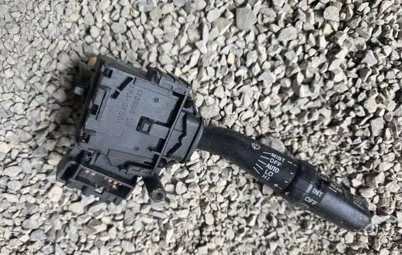 Toyota Avensis T250 Wiper control stalk 173654