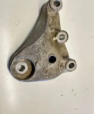 Volkswagen Polo V 6R Engine mounting bracket 6r0199185a