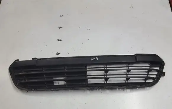 Peugeot 108 Front bumper lower grill