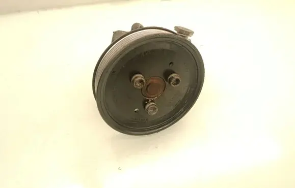 Volkswagen Touareg I Power steering pump 
