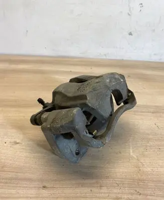 Toyota RAV 4 (XA40) Front brake caliper