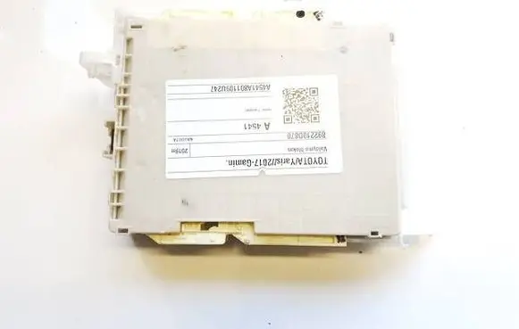 Toyota Yaris Comfort/convenience module 892210D870 8273052K40