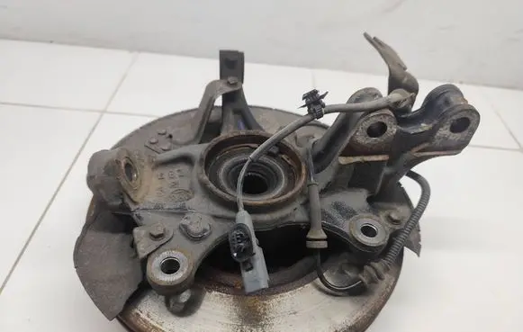 Front wheel hub