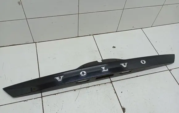Volvo V60 Trunk door license plate light bar 31440759 31440760