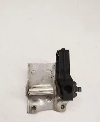 BMW 5 F10 F11 Radiator mount bracket 7186514