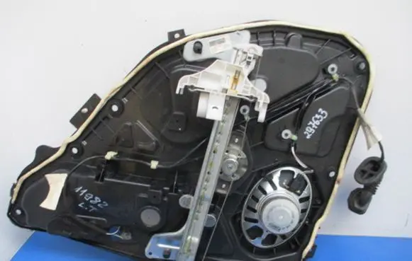 Ford Fusion Rear door window regulator with motor
