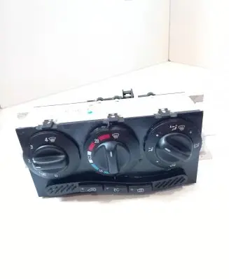 Mercedes-Benz A W168 Climate control unit 1688300485 Q154100